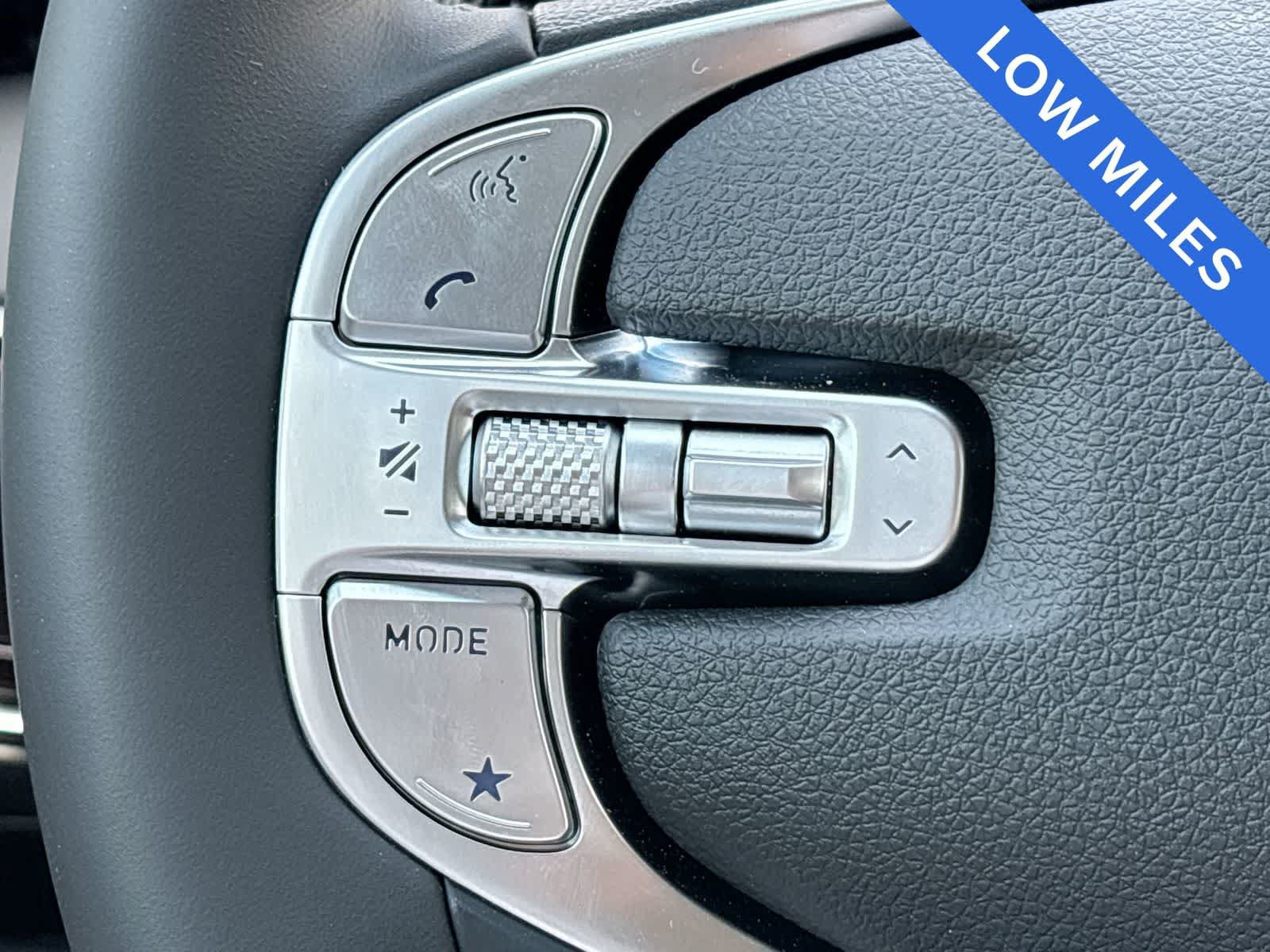 Certified 2024 Genesis GV70 2.5T AWD/4WD image 33