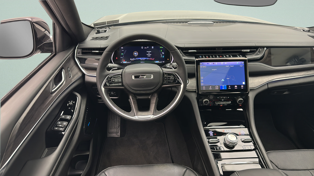 Used 2023 Jeep Grand Cherokee Overland AWD/4WD image 12