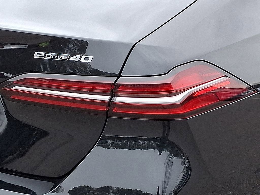 Used 2025 BMW i5 eDrive40i image 10