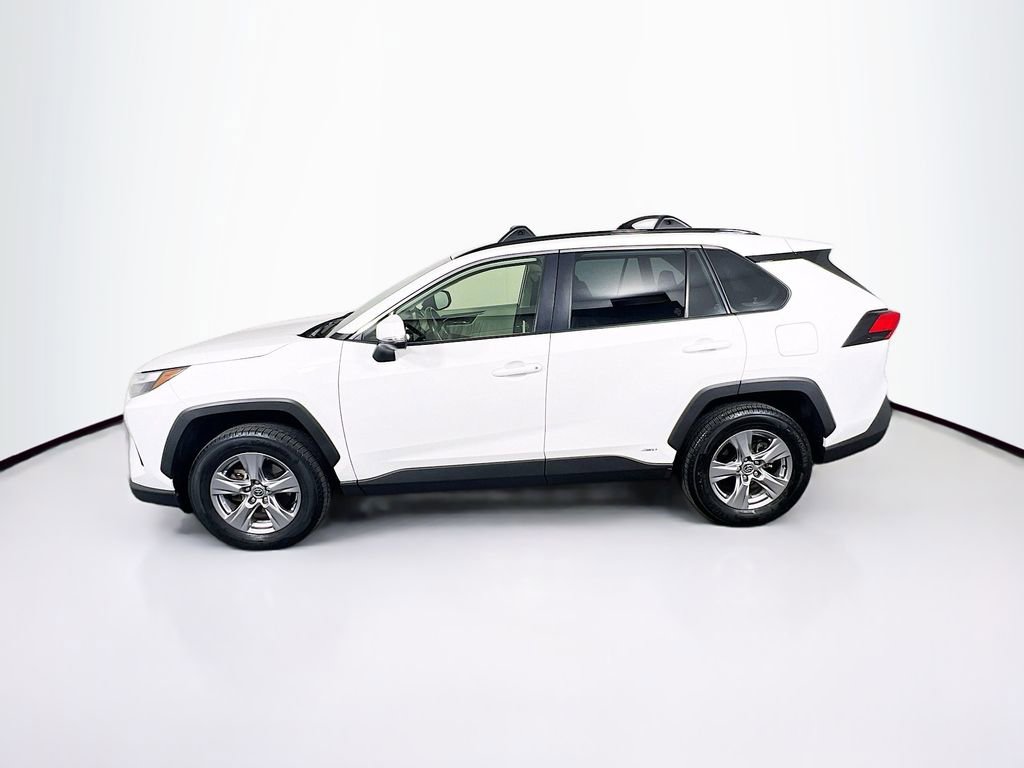 Used 2022 Toyota RAV4 XLE w/ Convenience Package image 4