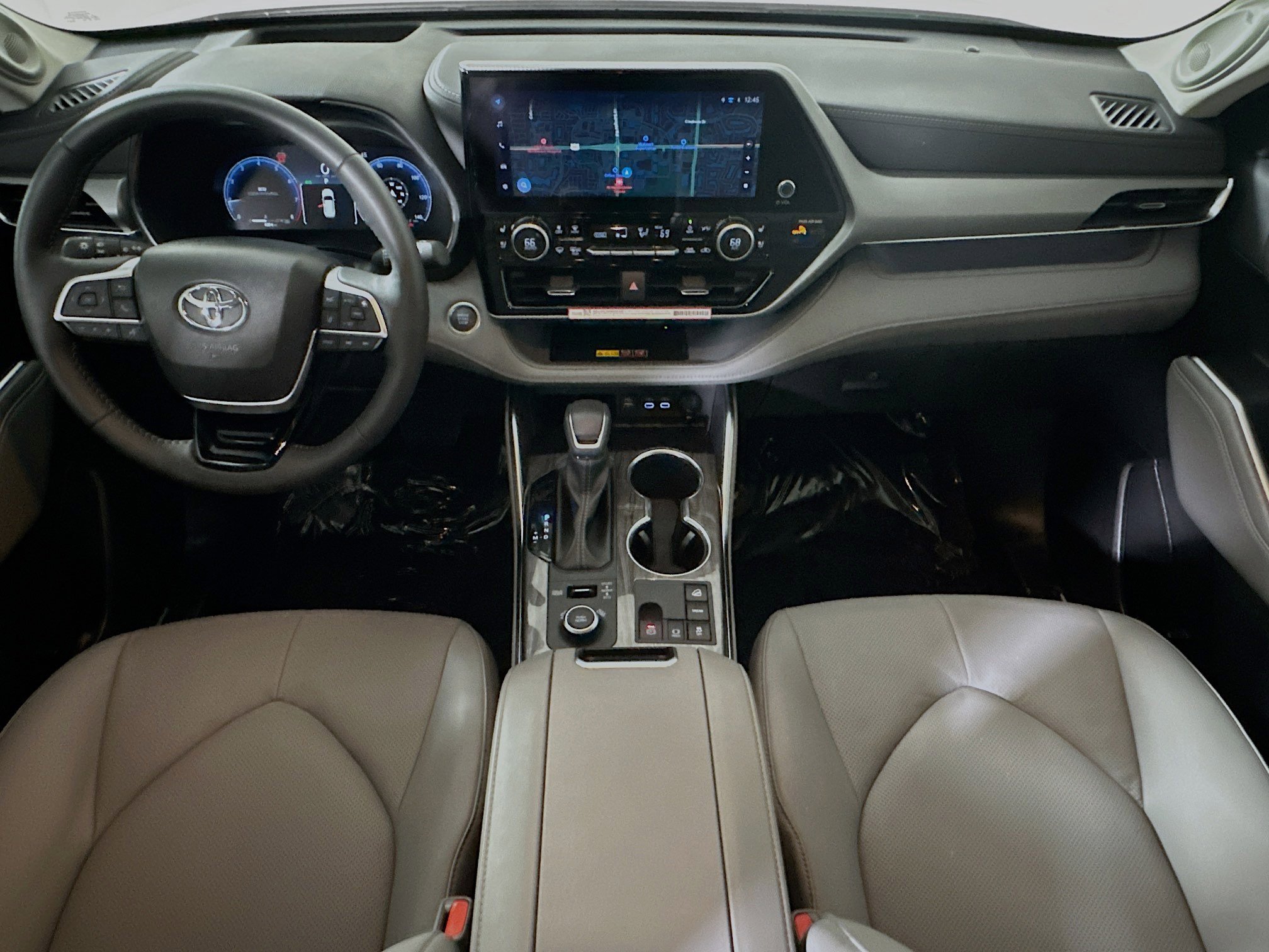 Used 2025 Toyota Highlander Platinum image 27