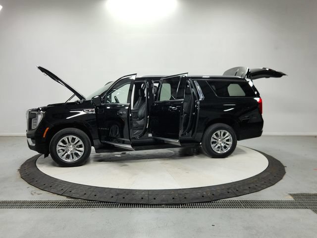 Used 2025 GMC Yukon XL Denali AWD/4WD image 13