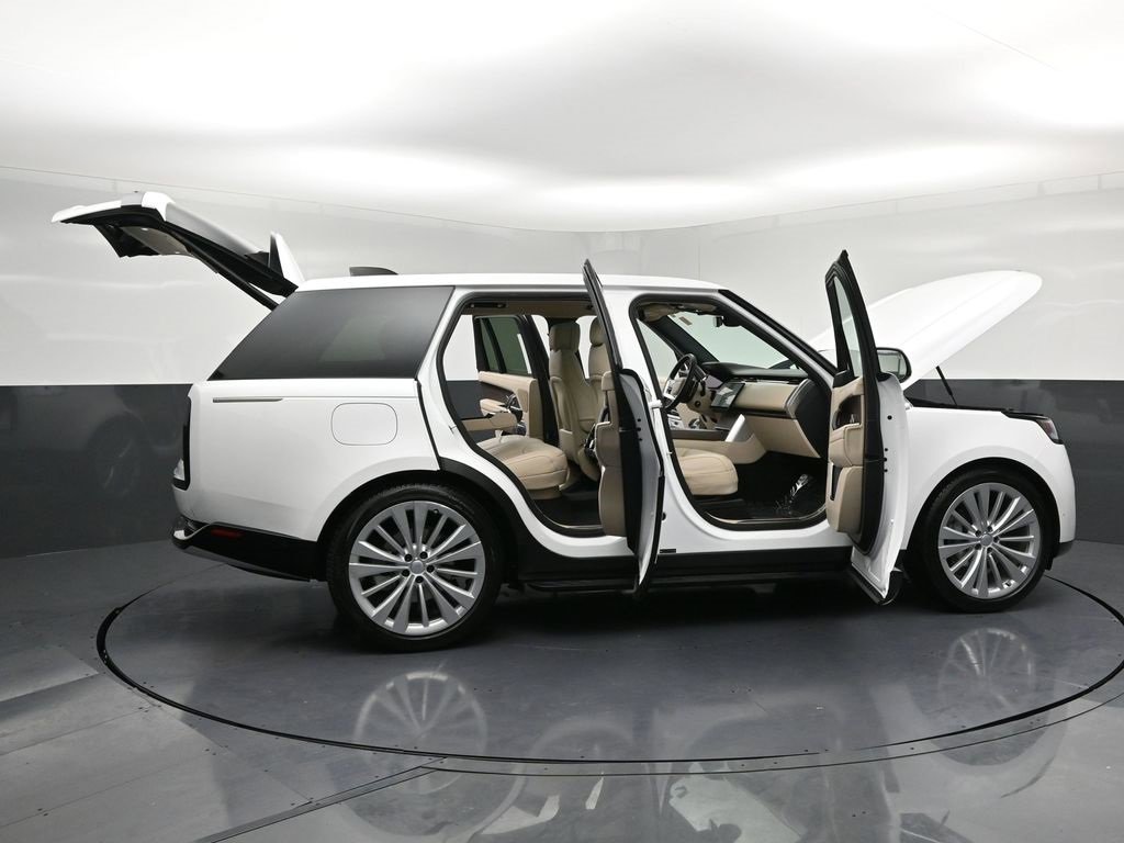 Used 2024 Land Rover Range Rover SE image 38