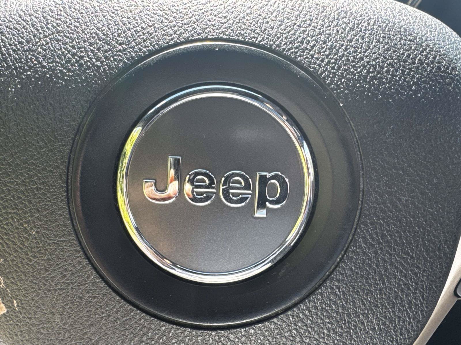 Used 2015 Jeep Grand Cherokee Limited w/ Luxury Group II AWD/4WD image 33