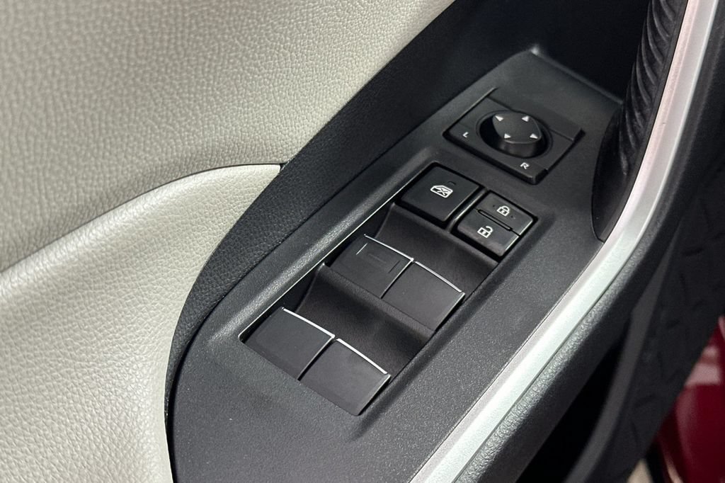 Used 2021 Toyota RAV4 XLE Premium AWD/4WD image 14