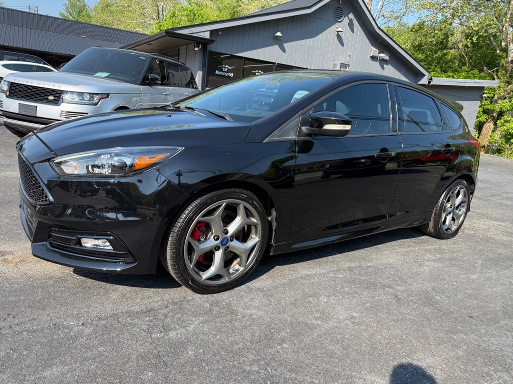 Used 2017 Ford Focus ST w/ Equipment Group 401A FWD image 1