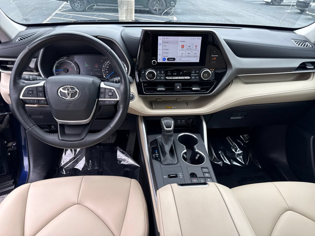 Used 2023 Toyota Highlander XLE AWD/4WD image 15