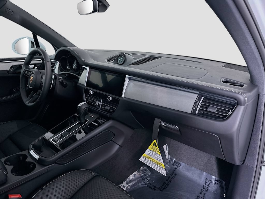 New 2026 Porsche Macan GTS AWD/4WD image 32