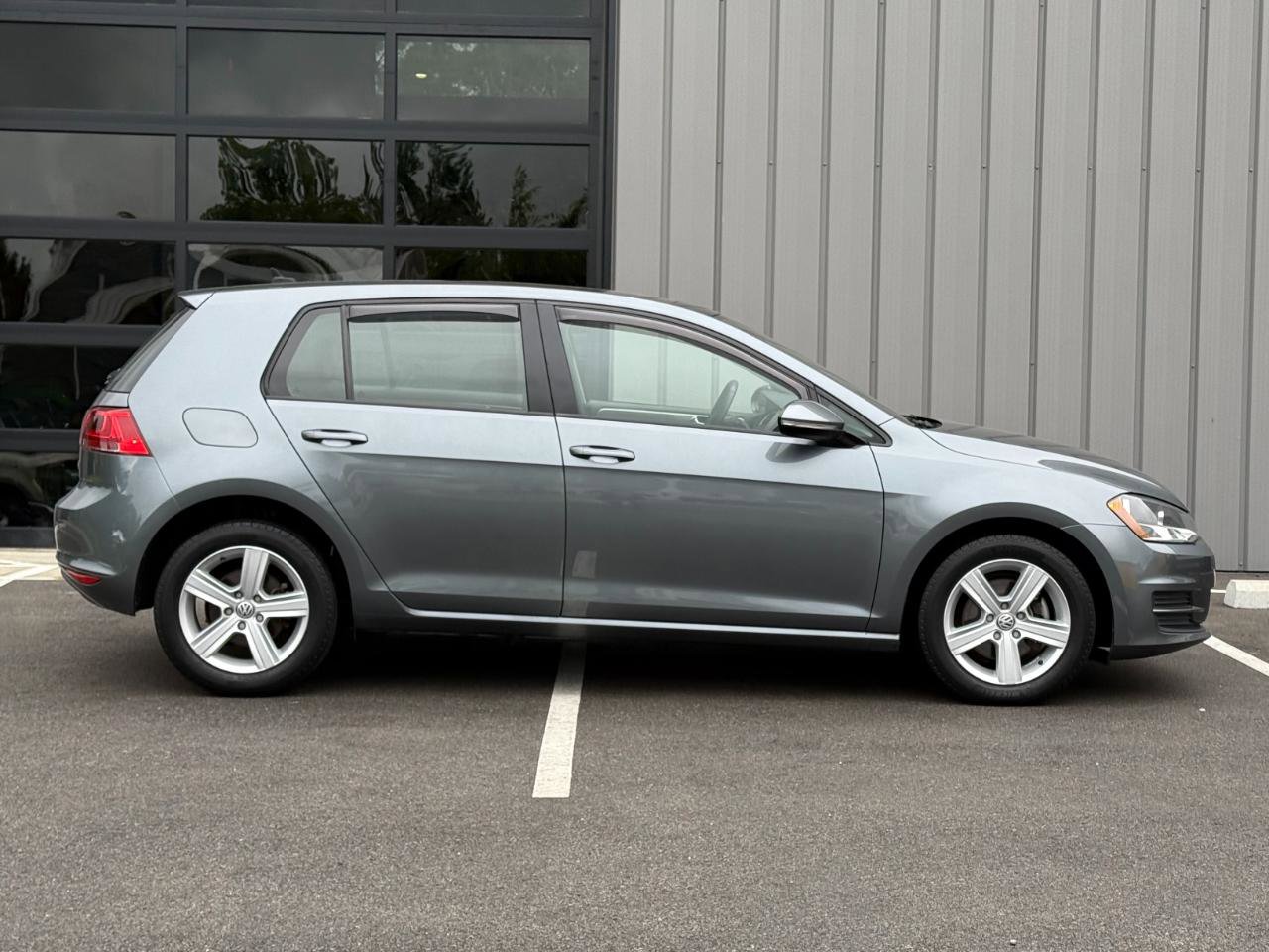 Used 2017 Volkswagen Golf Wolfsburg Edition FWD image 4