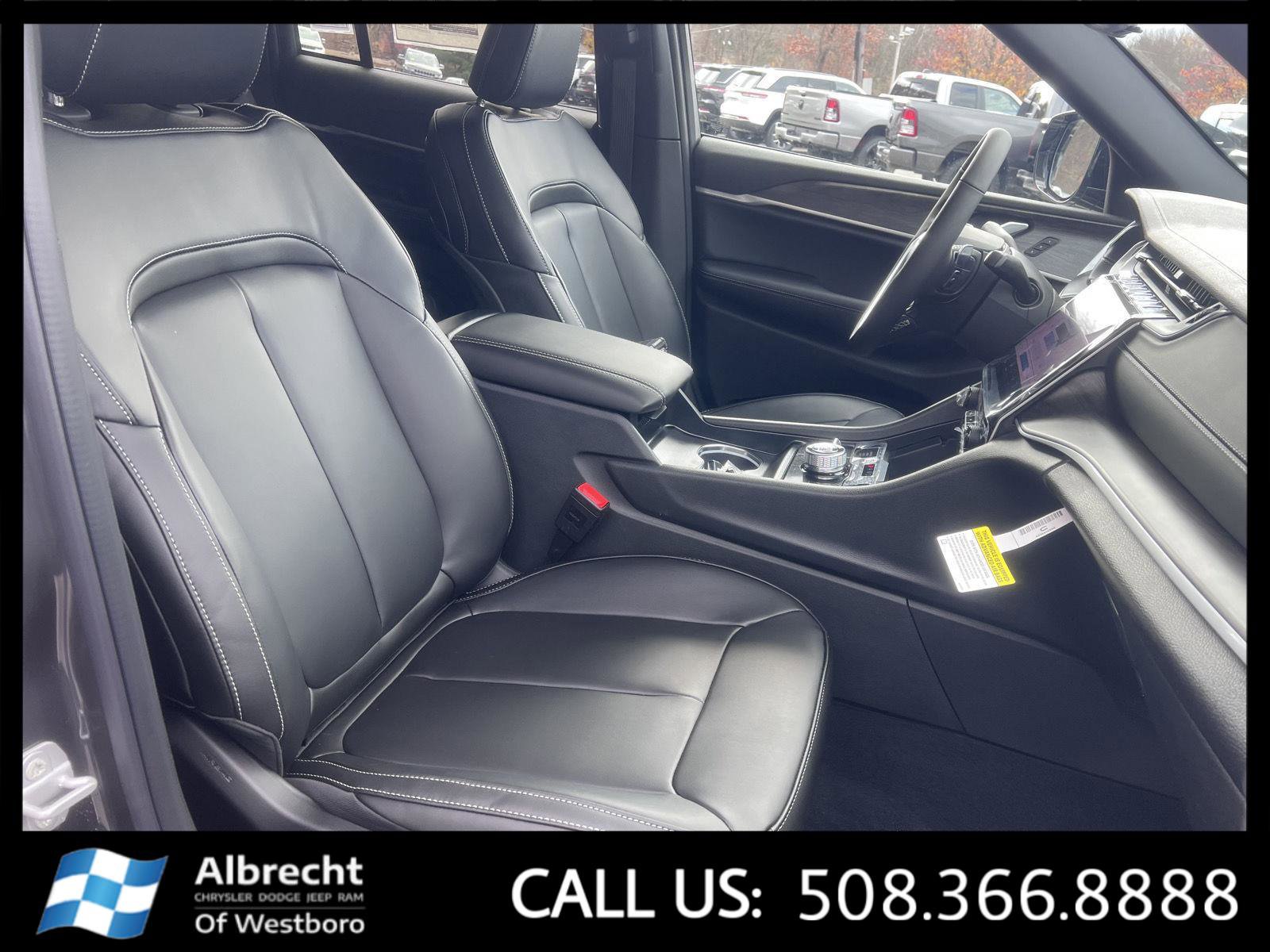 New 2025 Jeep Grand Cherokee Limited w/ Black Appearance Package image 16