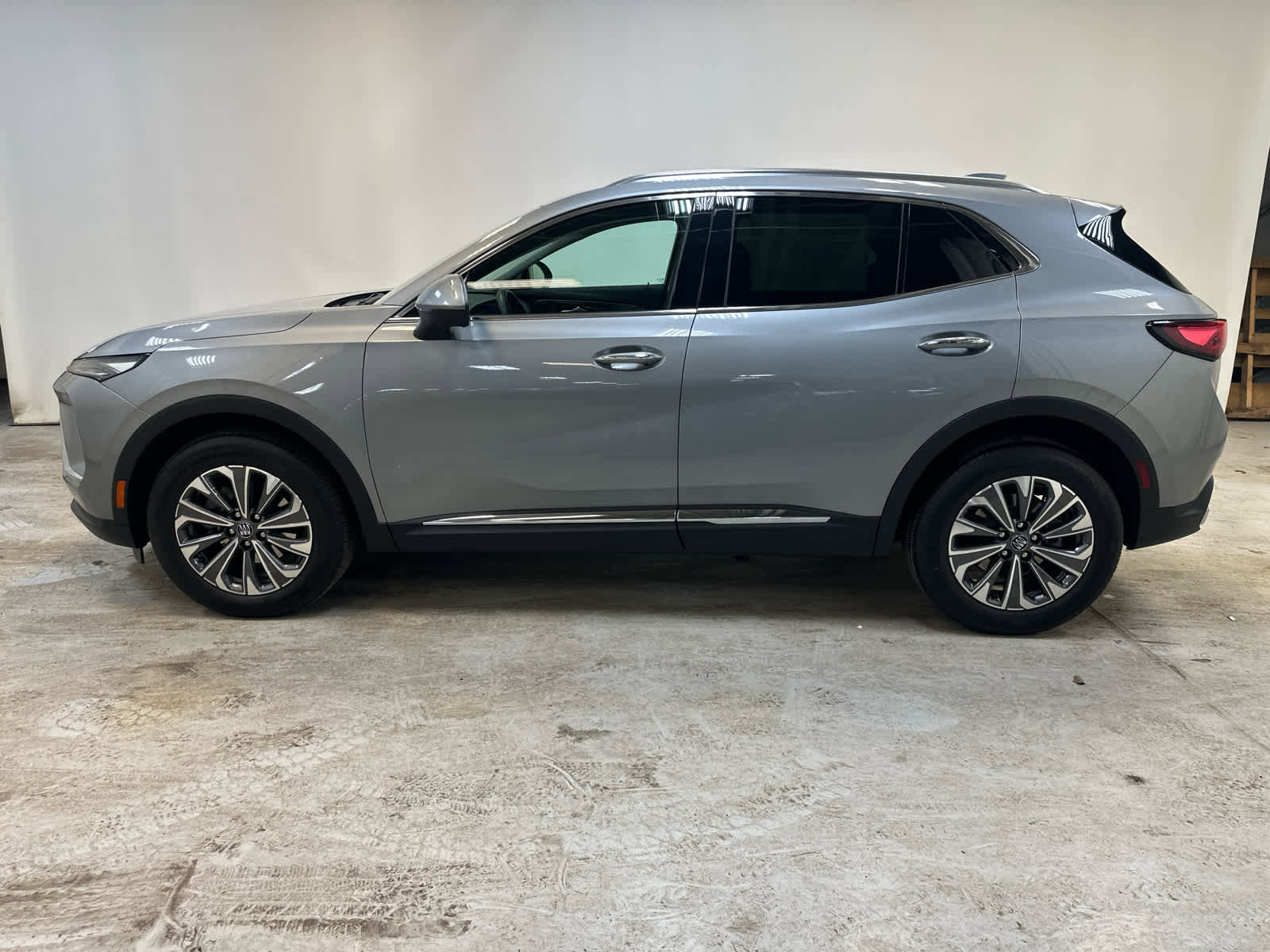 Certified 2025 Buick Envision Preferred image 8