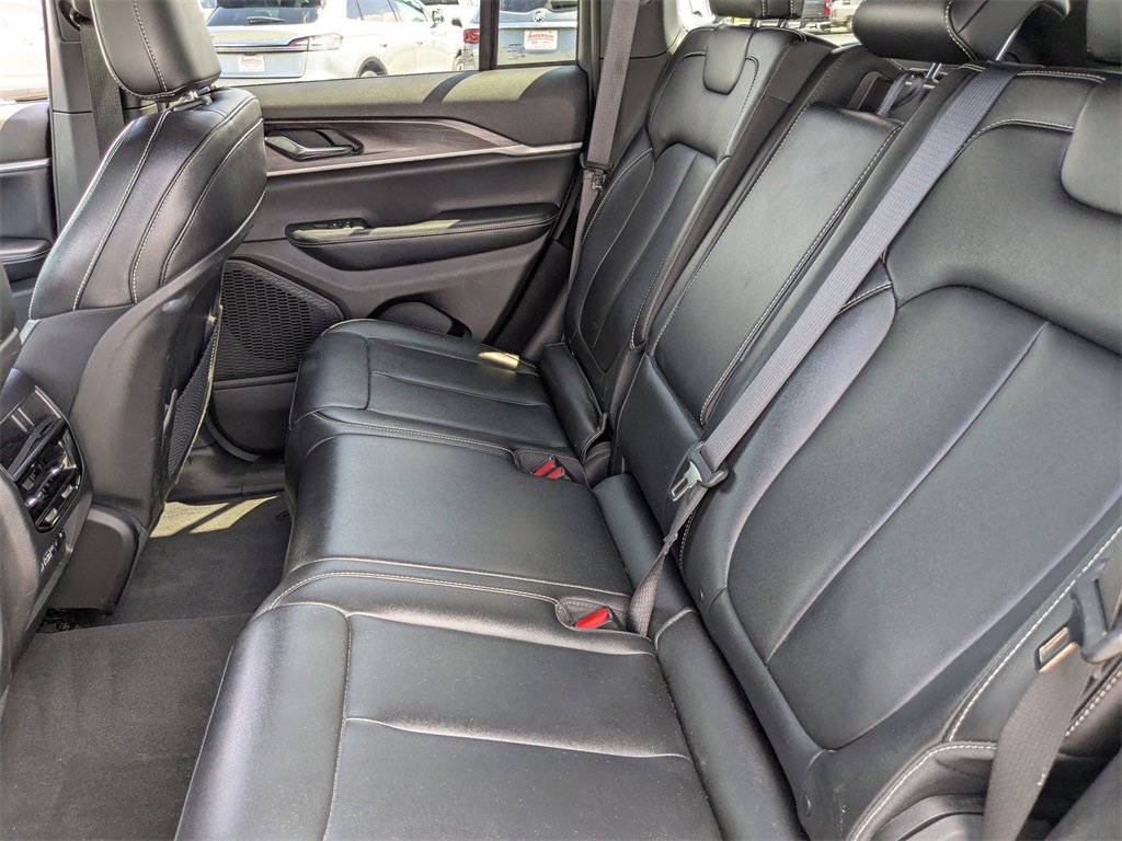 Used 2024 Jeep Grand Cherokee Limited image 14