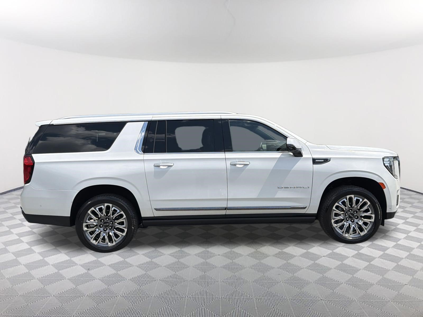 Used 2024 GMC Yukon XL Denali Ultimate AWD/4WD image 5