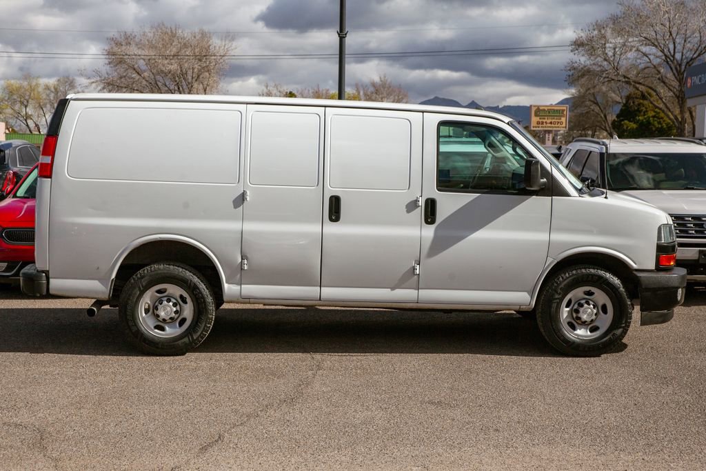 Used 2018 Chevrolet Express 2500 image 4