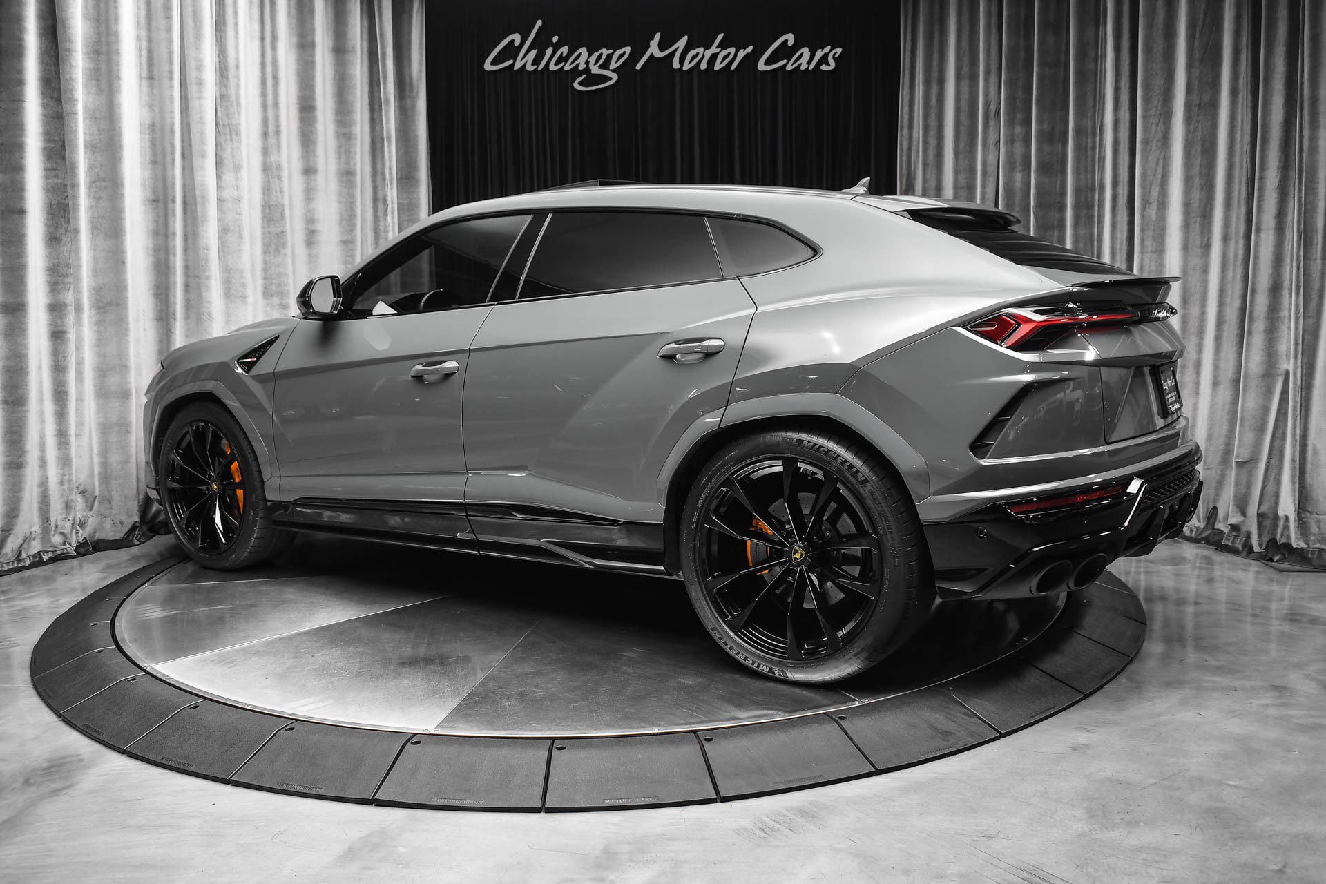 Used 2021 Lamborghini Urus AWD/4WD image 3