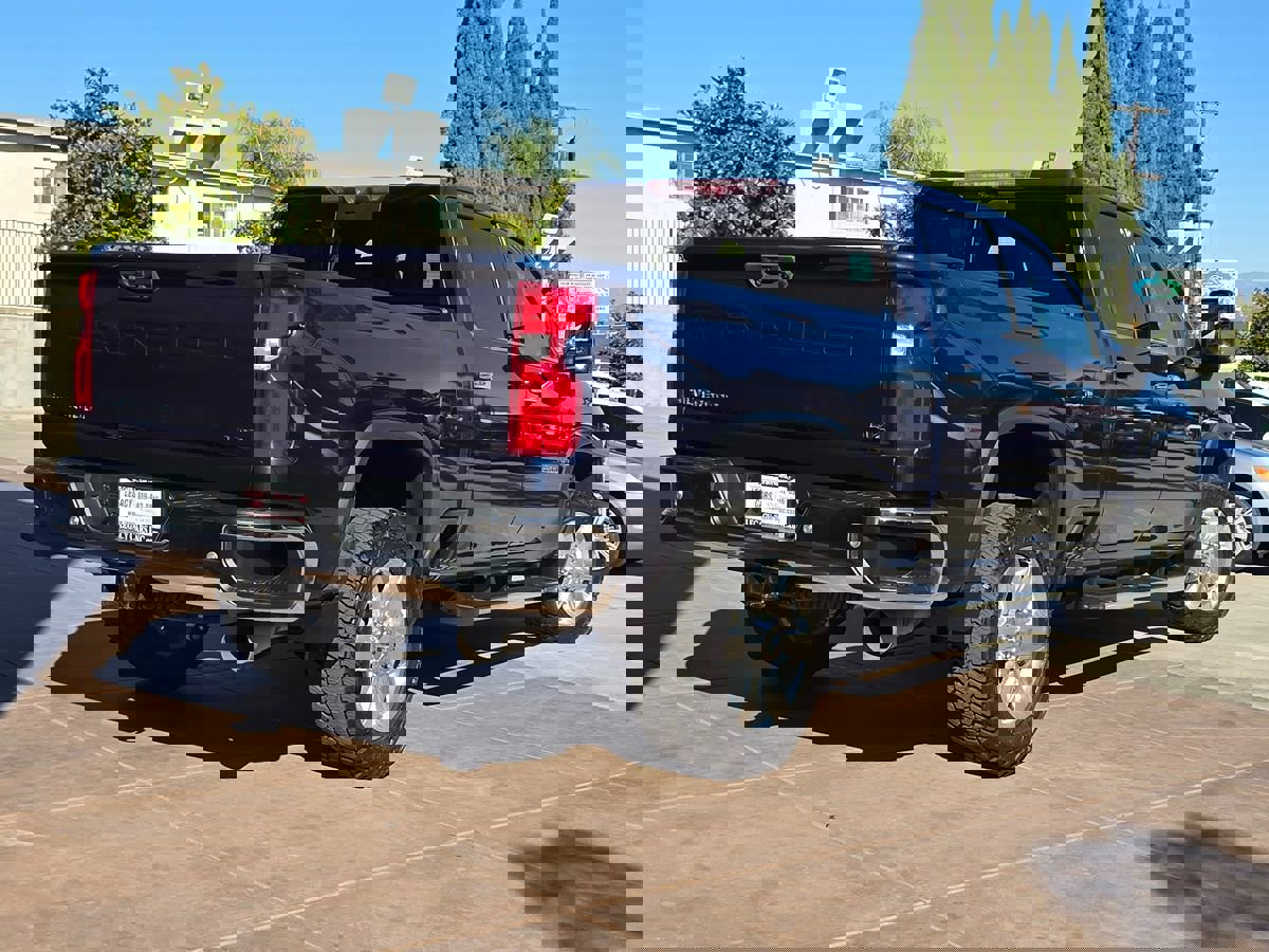 Used 2020 Chevrolet Silverado 2500 LTZ w/ LTZ Premium Package image 13