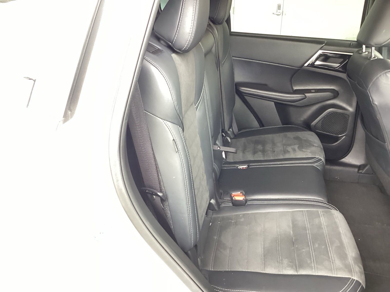 Used 2024 Mitsubishi Outlander SE Black Edition image 20