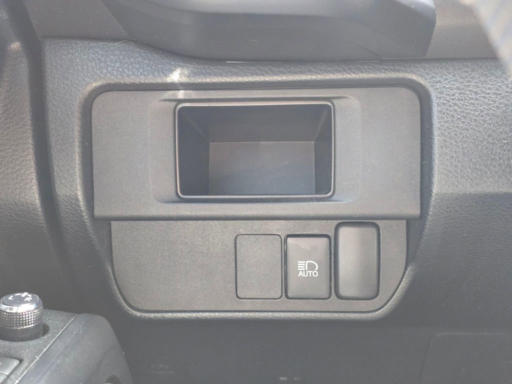 Used 2018 Toyota Tacoma SR RWD image 18