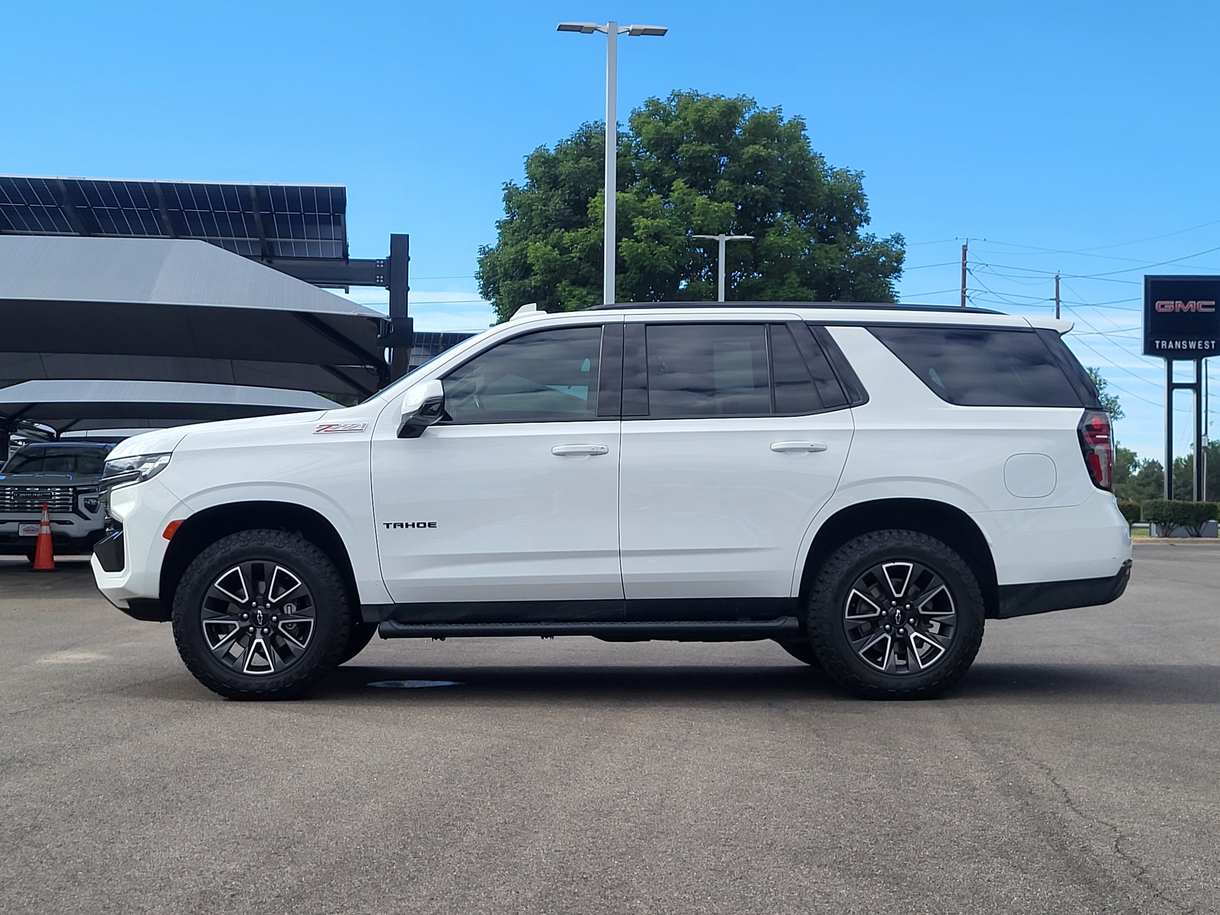 Used 2021 Chevrolet Tahoe Z71 w/ Z71 Off-Road Package AWD/4WD image 4