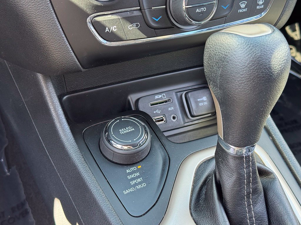 Used 2014 Jeep Cherokee Latitude w/ Comfort/Convenience Group AWD/4WD image 15
