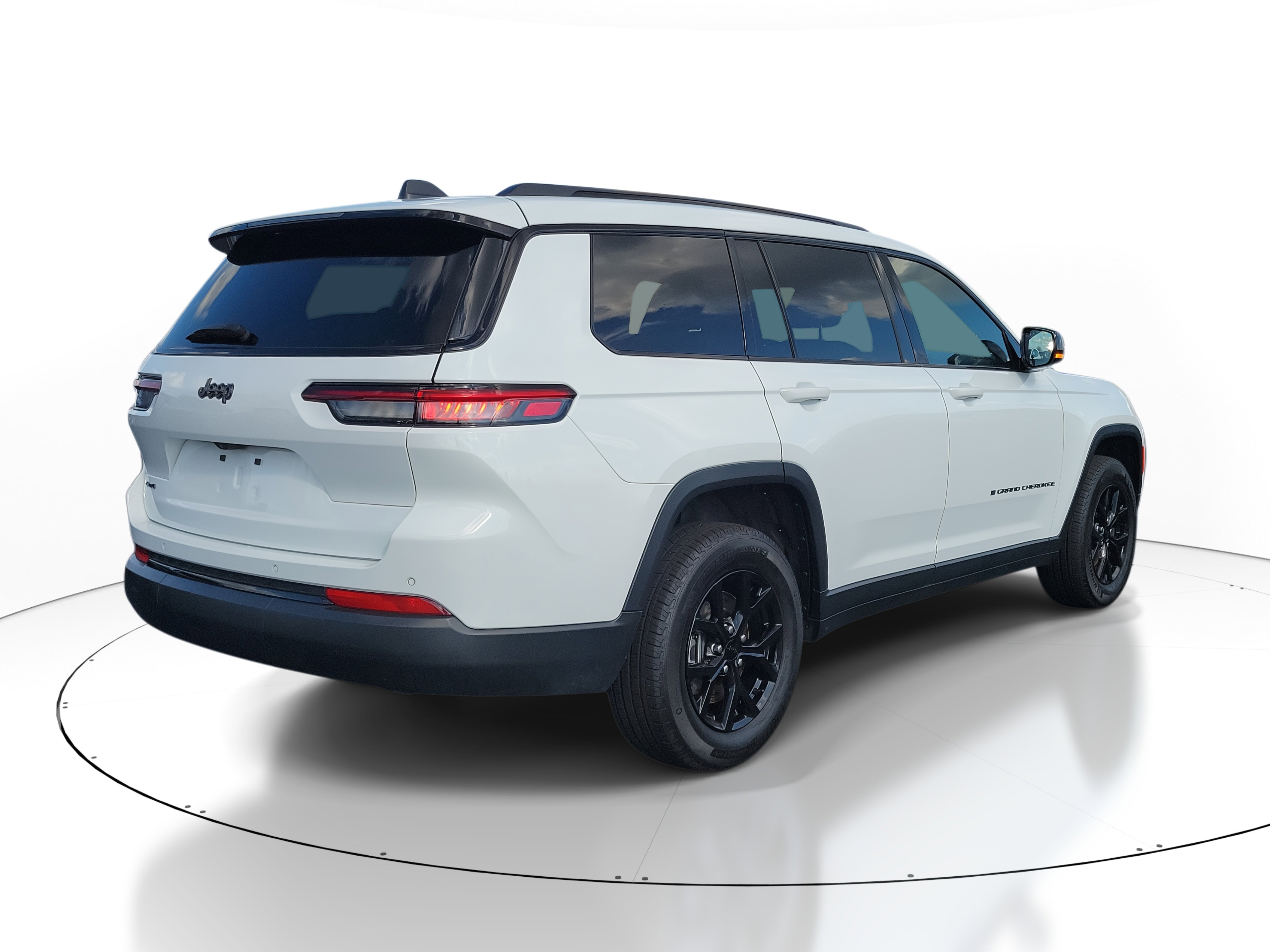 Used 2024 Jeep Grand Cherokee L Laredo image 4