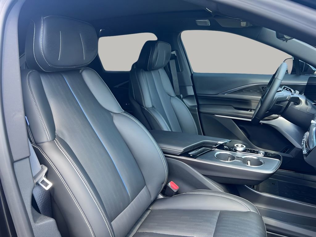 New 2026 Cadillac Lyriq V image 16