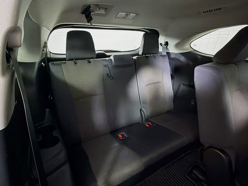 Used 2023 Toyota Highlander LE image 27