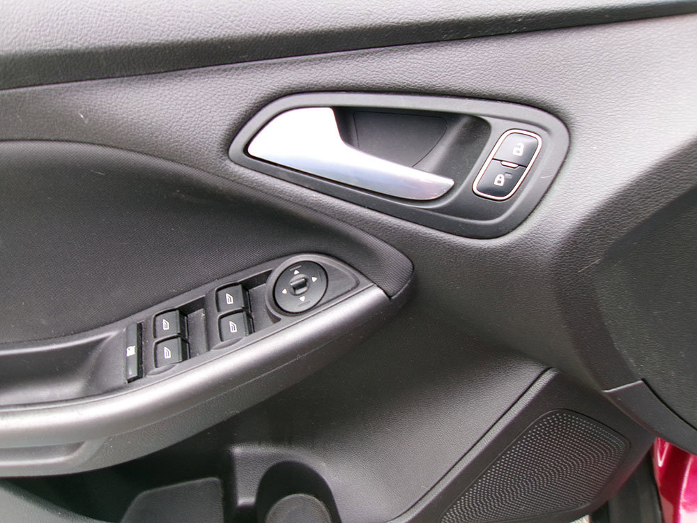 Used 2017 Ford Focus SEL image 15