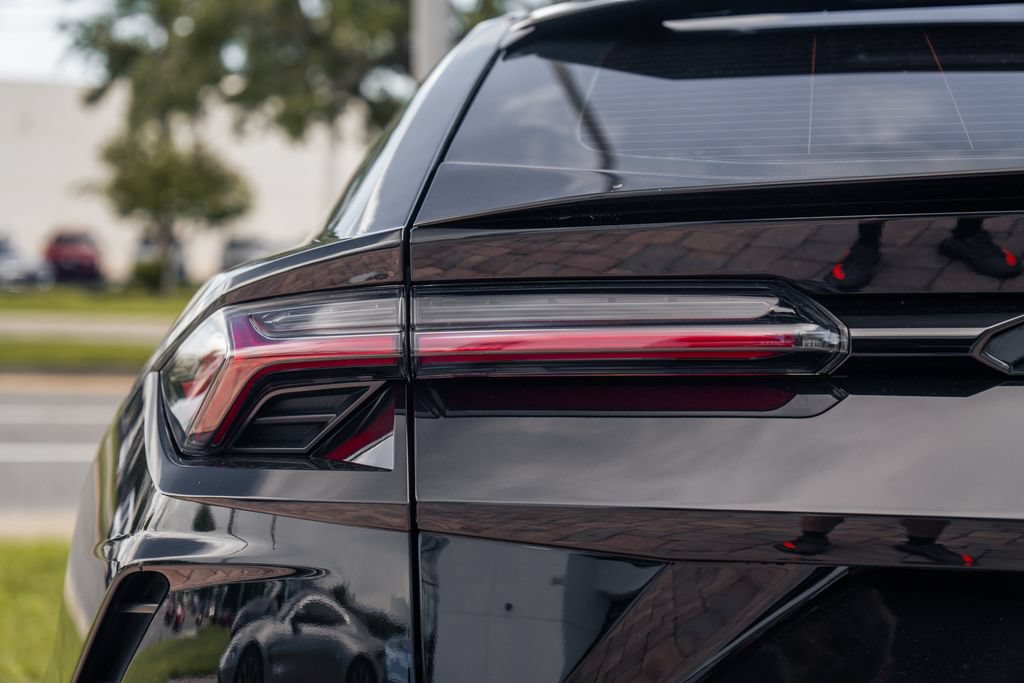 Used 2021 Lamborghini Urus AWD/4WD image 12