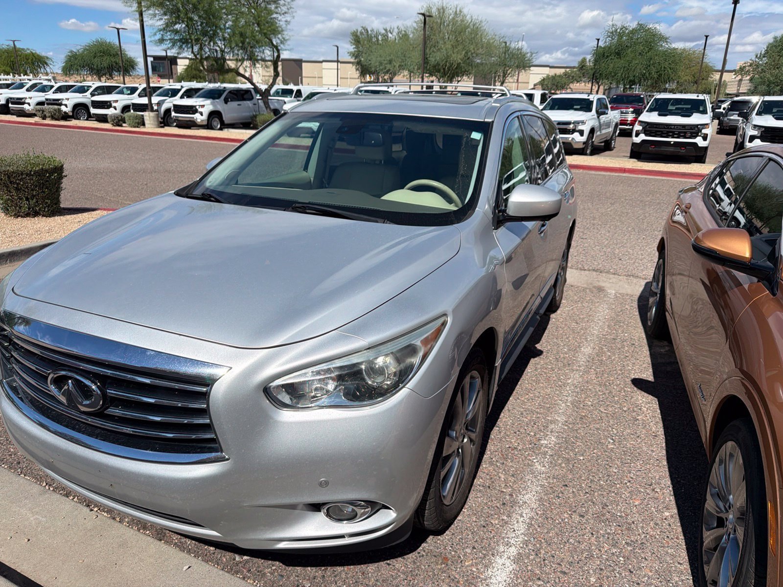 Used 2013 INFINITI JX35 AWD w/ Premium Pkg image 1