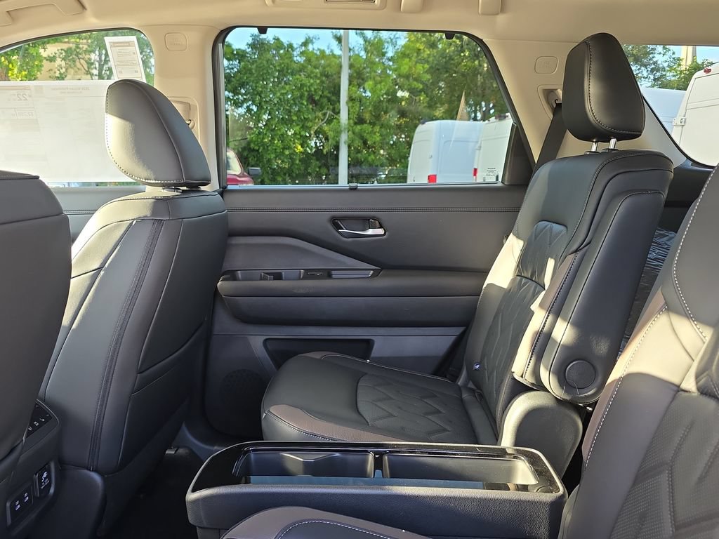 New 2026 Nissan Pathfinder Platinum AWD/4WD image 17