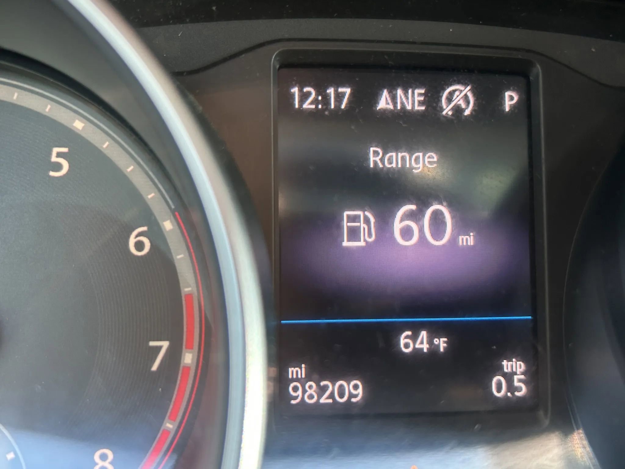 Used 2018 Volkswagen Tiguan SE AWD/4WD image 24