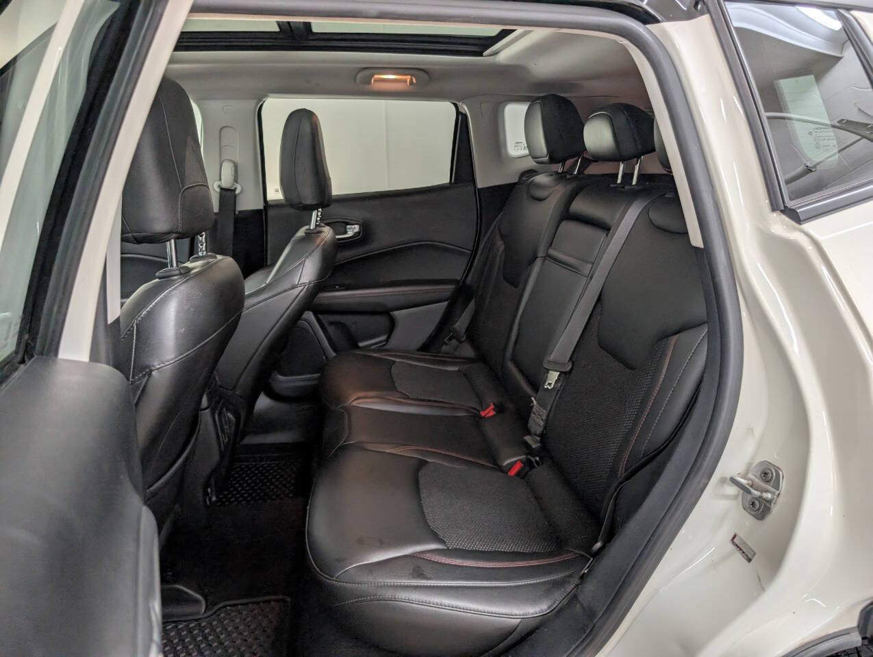 Used 2018 Jeep Compass Trailhawk w/ Navigation Group AWD/4WD image 15