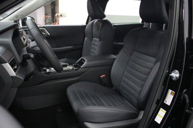 New 2026 Mitsubishi Outlander SE image 7