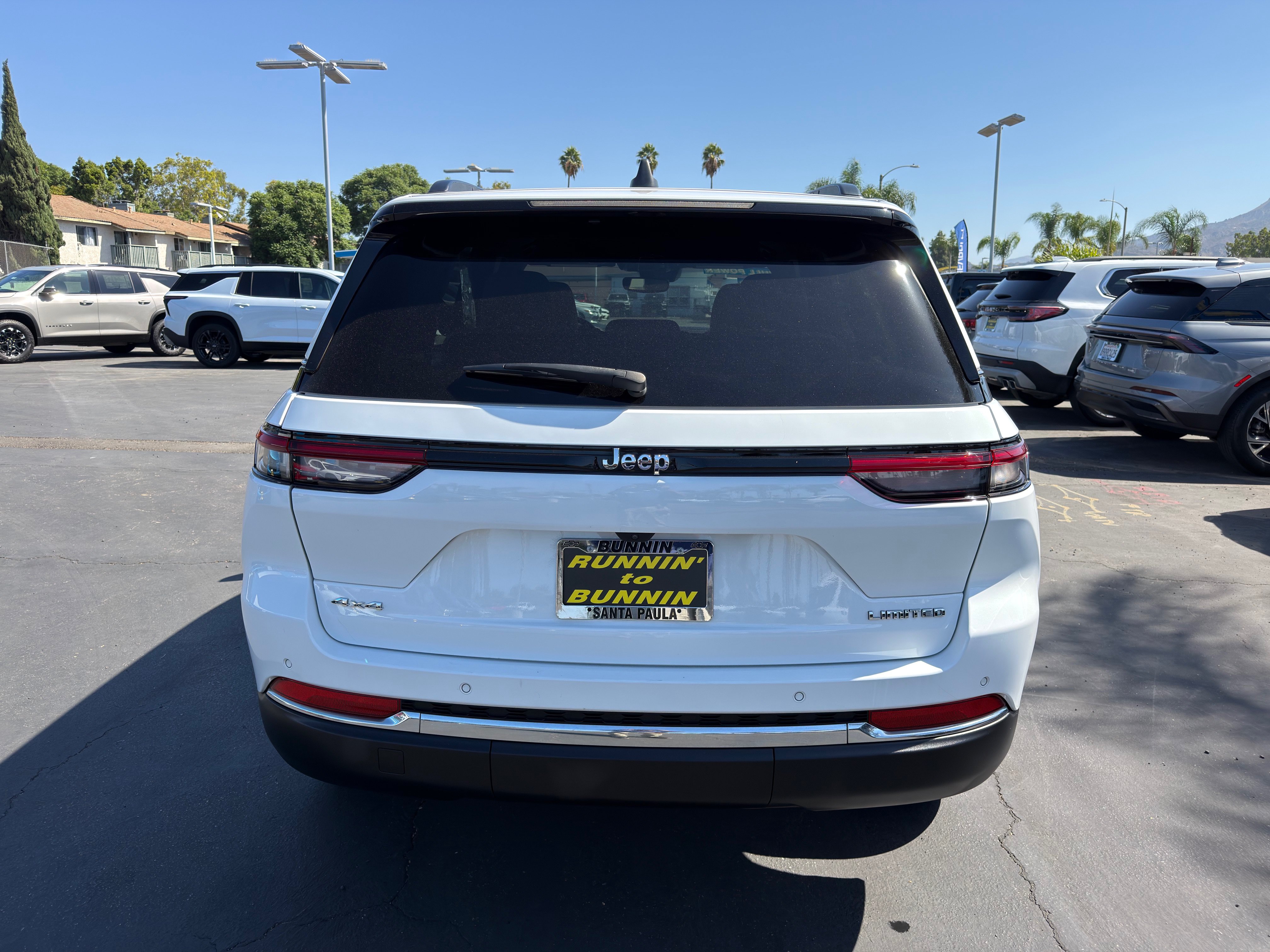Used 2023 Jeep Grand Cherokee Limited AWD/4WD image 7