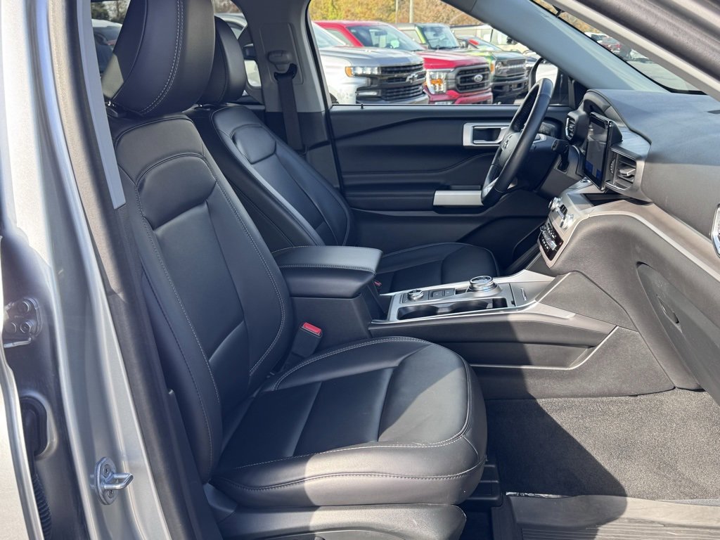 Used 2022 Ford Explorer XLT w/ Equipment Group 202A image 23