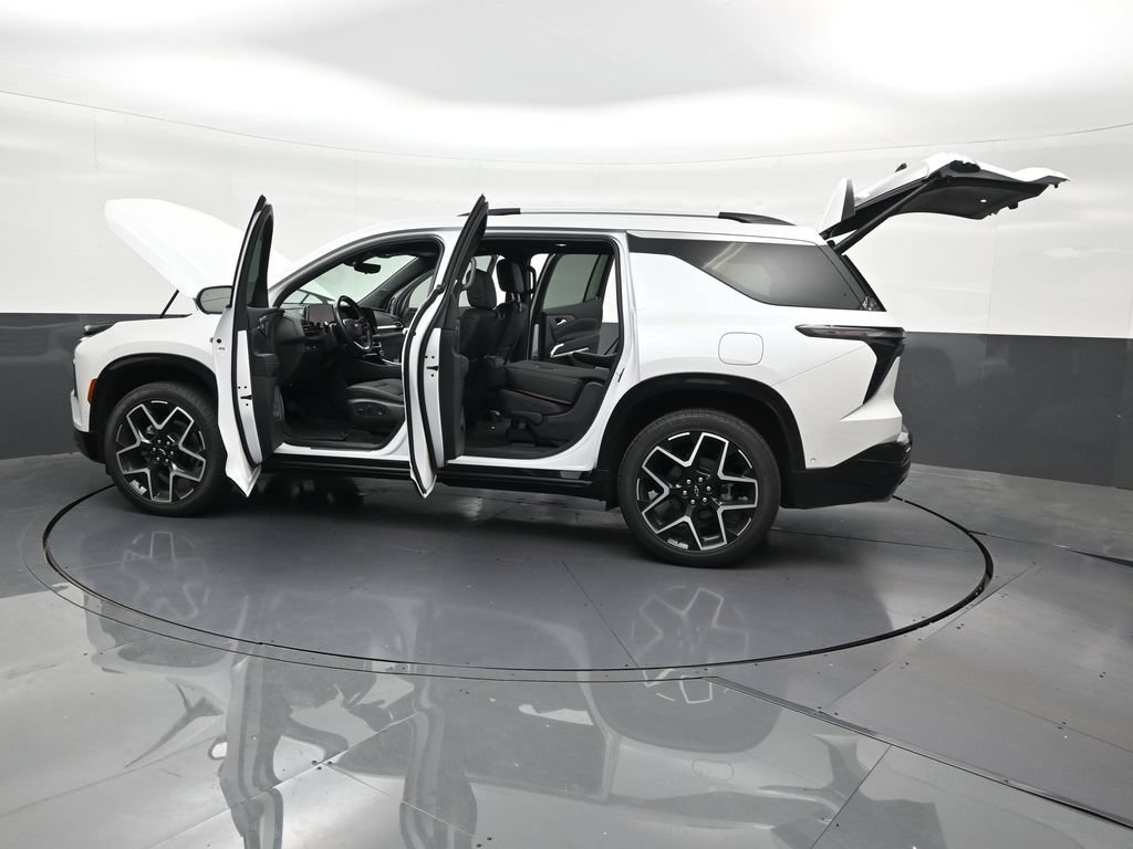 Used 2025 Chevrolet Traverse High Country FWD image 36