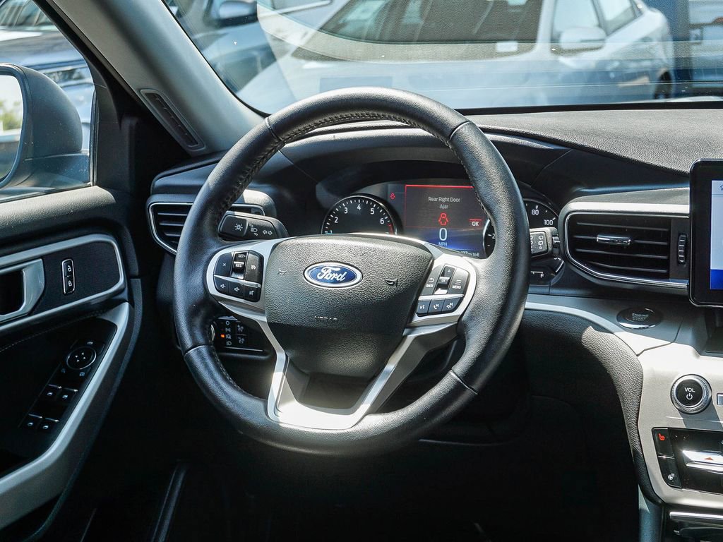 Used 2023 Ford Explorer XLT w/ Equipment Group 202A RWD image 17