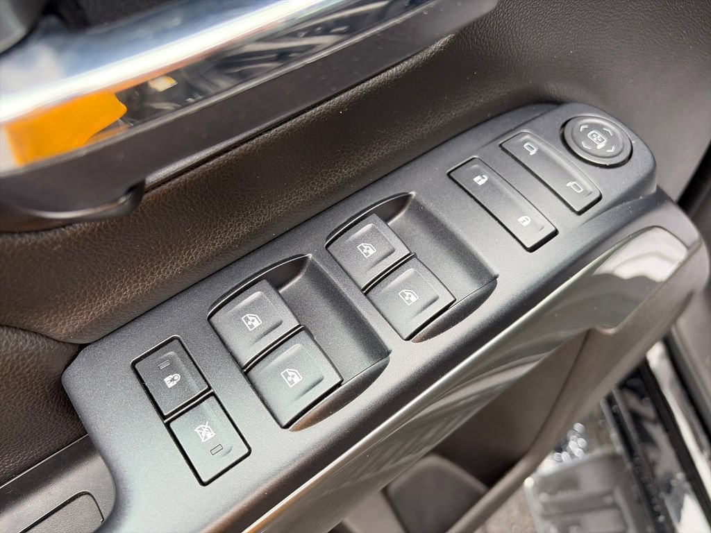 Used 2018 Chevrolet Silverado 1500 LT w/ All Star Edition AWD/4WD image 17