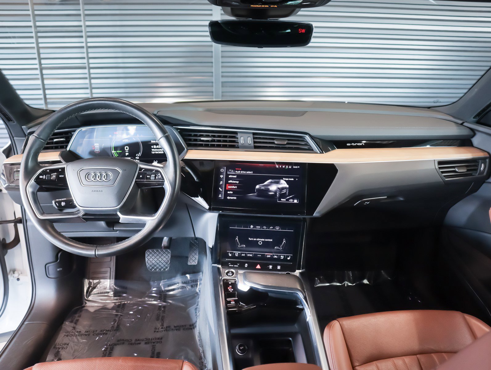 Used 2024 Audi Q8 e-tron Premium Plus image 10