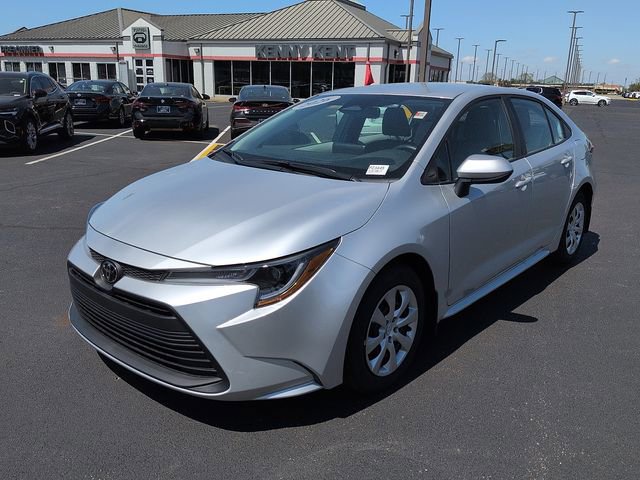 Used 2026 Toyota Corolla LE FWD image 3