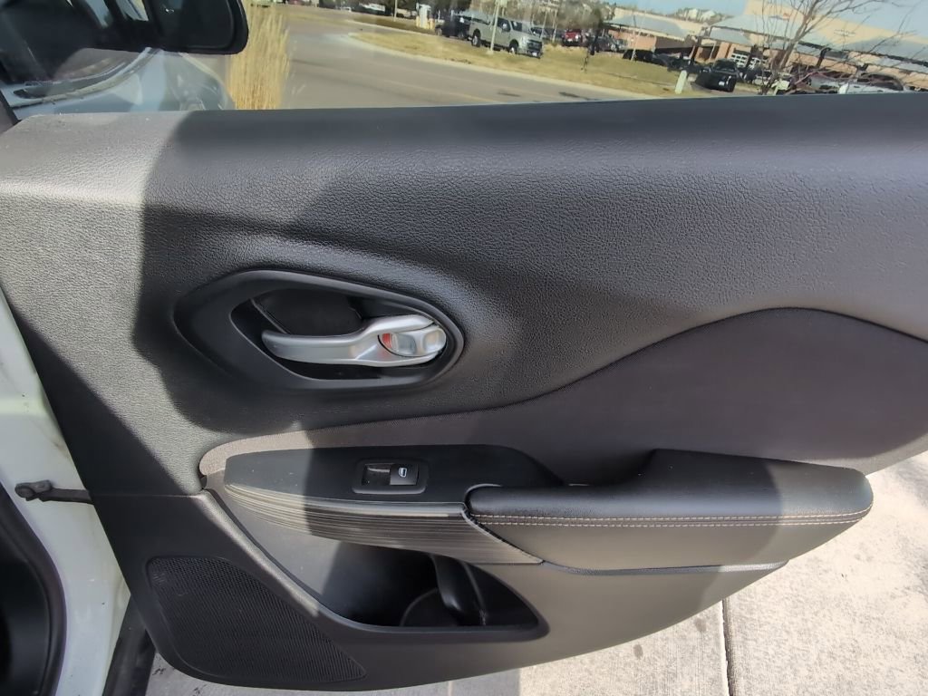 Used 2016 Jeep Cherokee Latitude image 26