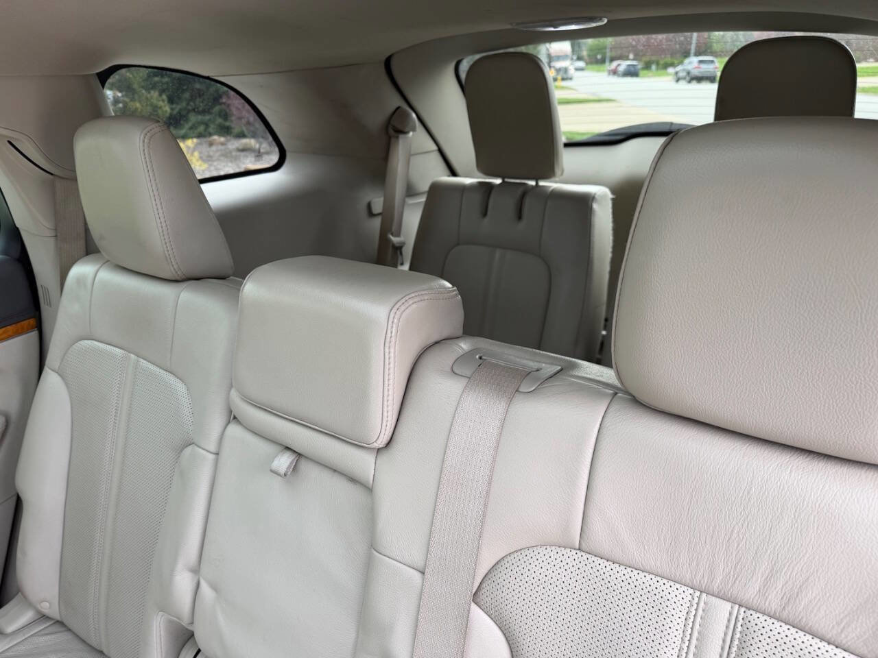 Used 2012 Lincoln MKT AWD image 11