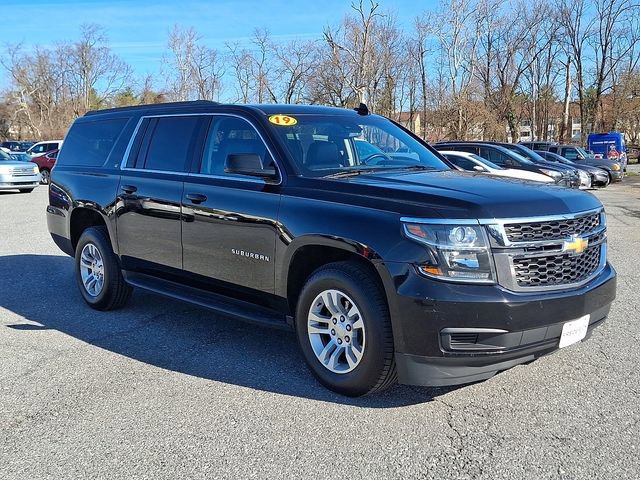 Used 2019 Chevrolet Suburban LT image 3