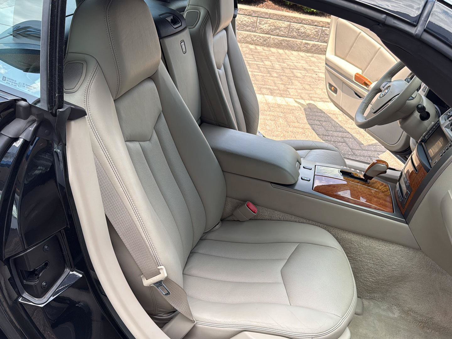 Used 2006 Cadillac XLR RWD image 32