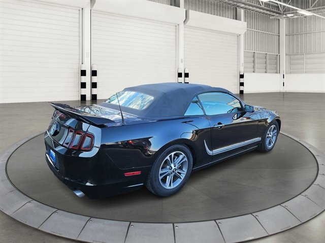 Used 2014 Ford Mustang Convertible image 5