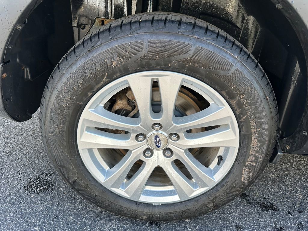 Used 2018 Ford Explorer XLT w/ Equipment Group 202A AWD/4WD image 36