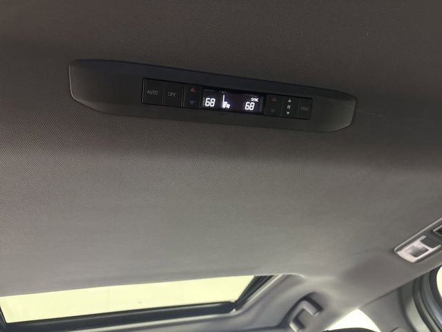 Used 2022 Toyota Sienna XSE AWD/4WD image 27