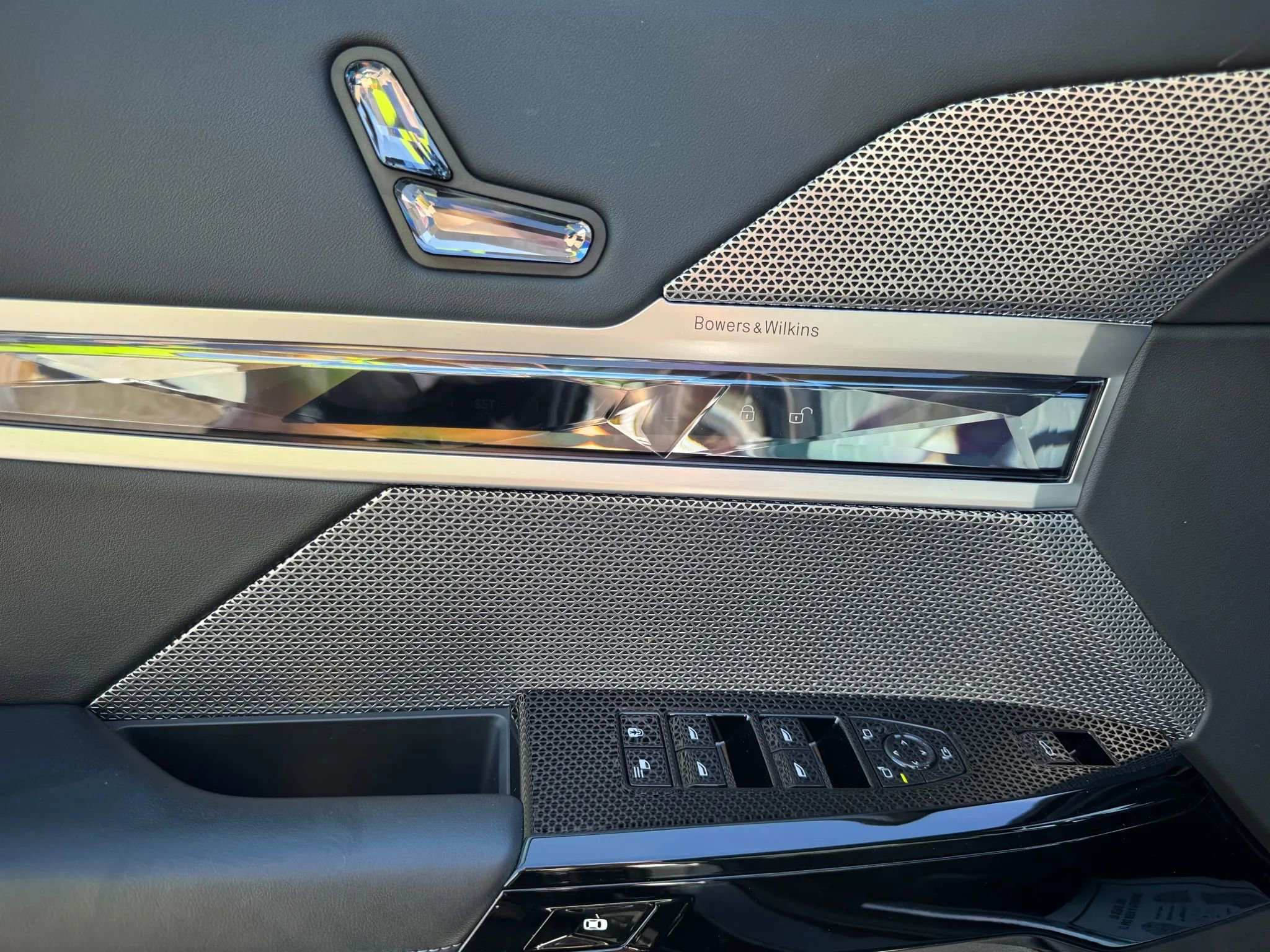 Used 2025 BMW 740i xDrive image 14