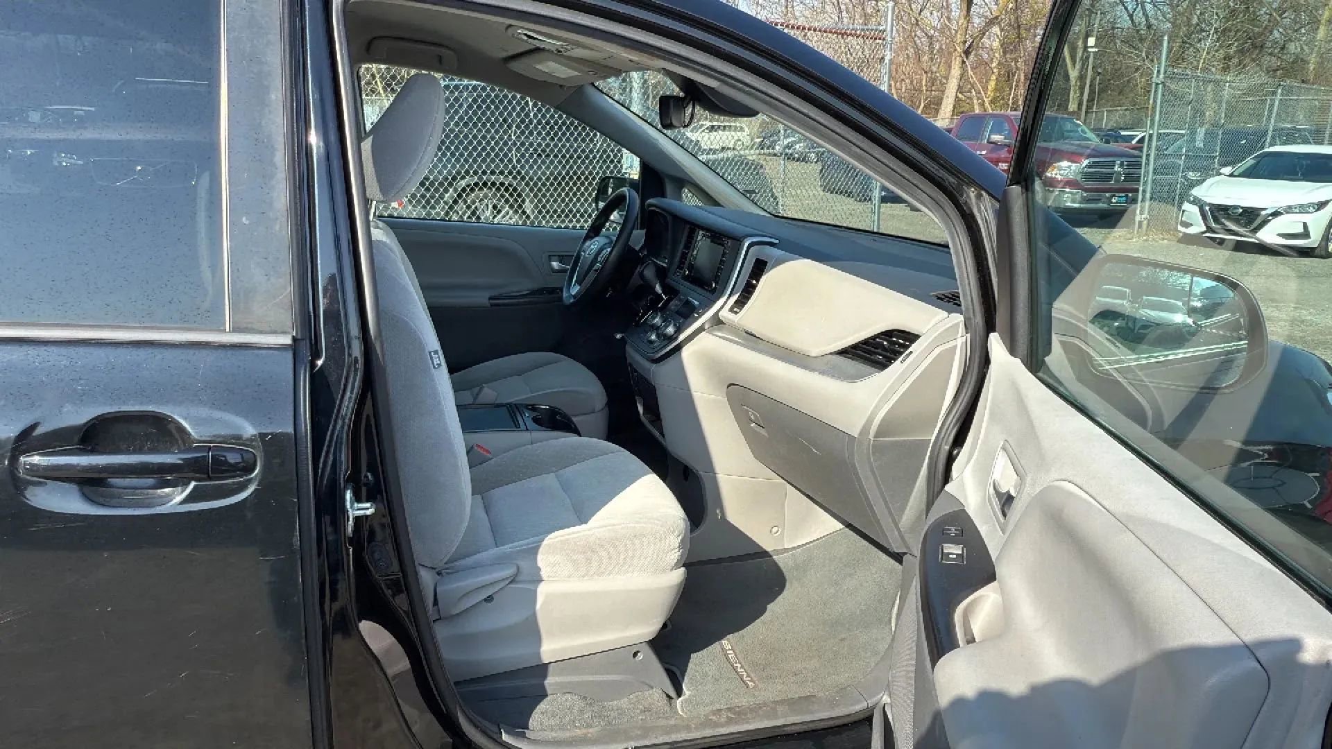 Used 2020 Toyota Sienna LE FWD image 25